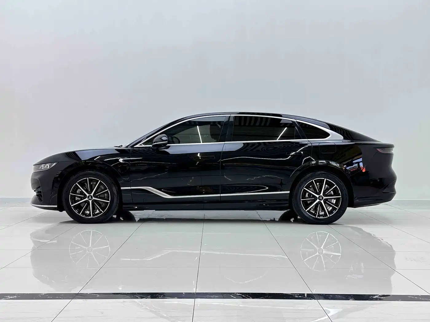 Voyah Auto VOYAH Zhuiguang 2025 2024 PHEV AWD Ultra-long Range Executive Edition