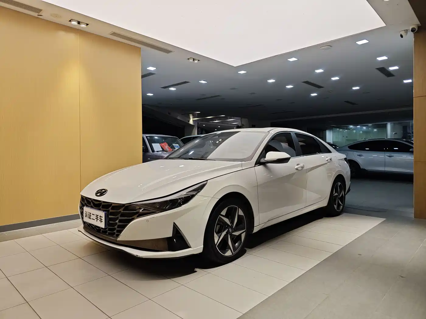 Hyundai Elantra 2021 1.5L CVT LUX Premium Edition