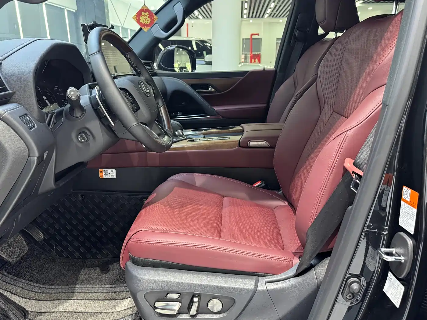 Lexus LX 2025 700h Boundary Edition фото 14