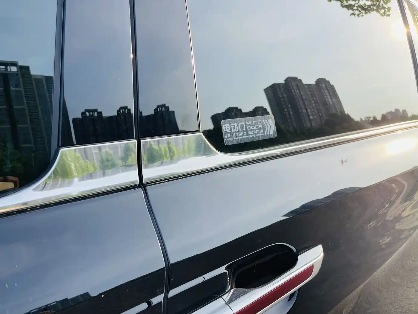Hongqi HQ9 2023 2.0T Smart Connect Flag Enjoy Edition фото 20
