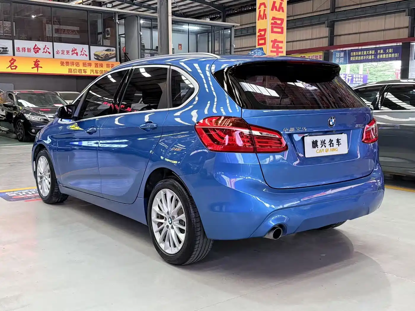 BMW 2 Series Touring 2018 218i Luxury Line фото 4