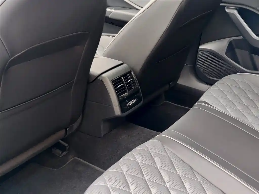 Volkswagen Sagitar 2025 300TSI DSG Surpass Edition фото 9