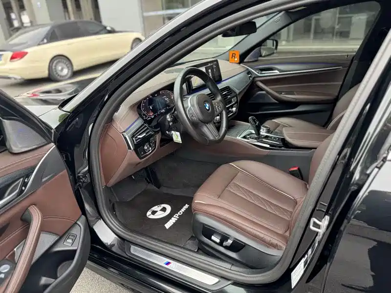 BMW 5 Series 2023 530Li Leading M Sport Package фото 4