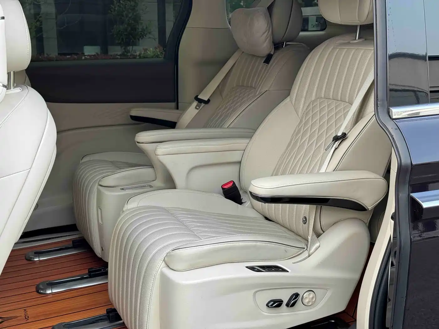 Voyah Auto Voyah Dreamer 2024 PHEV Extended Range Flagship Edition фото 9