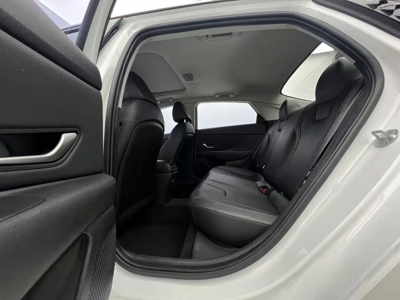 Hyundai Elantra 2022 1.5L CVT GLX Elite Edition фото 11