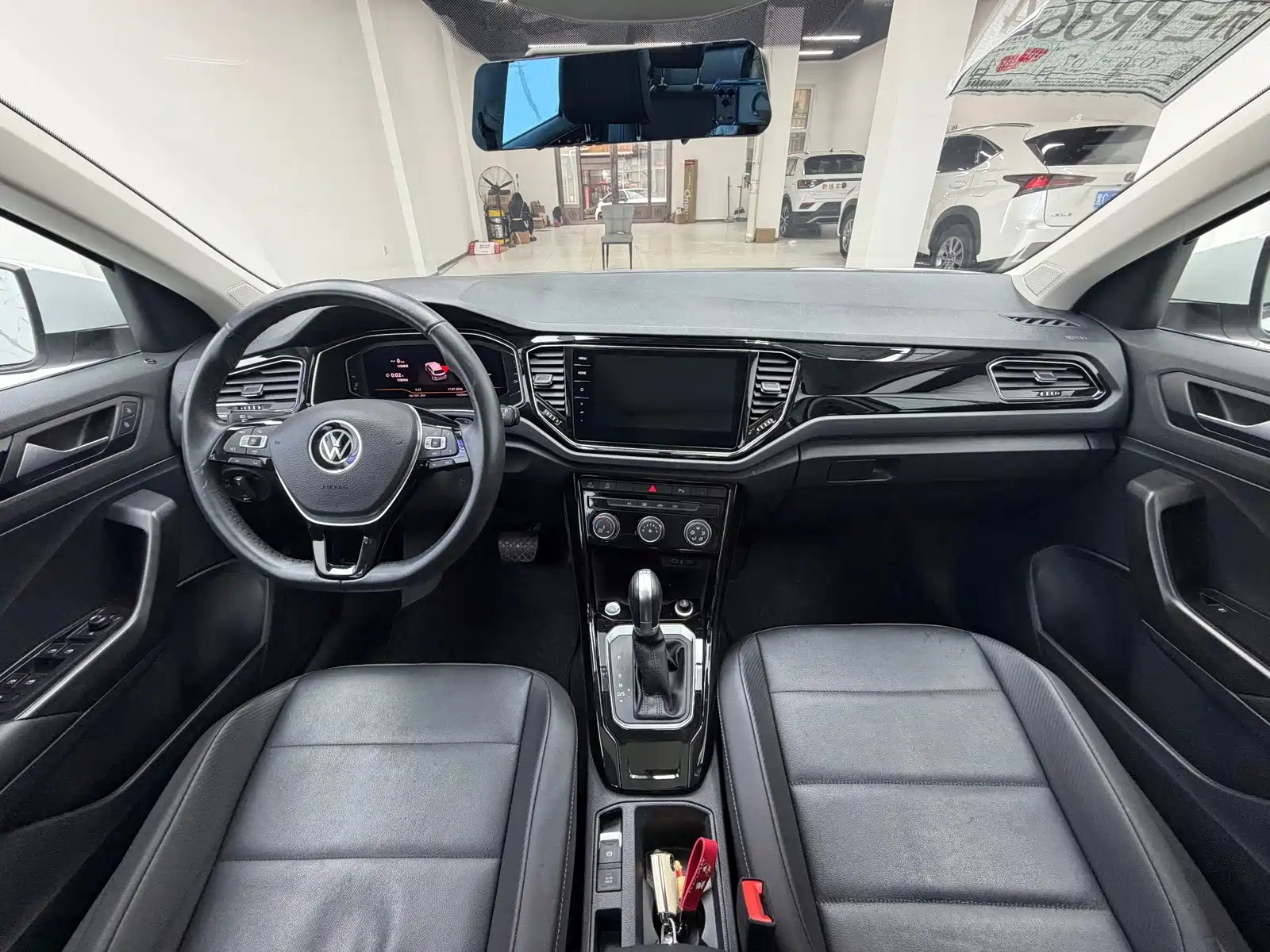 Фото 15 - Volkswagen T-ROC