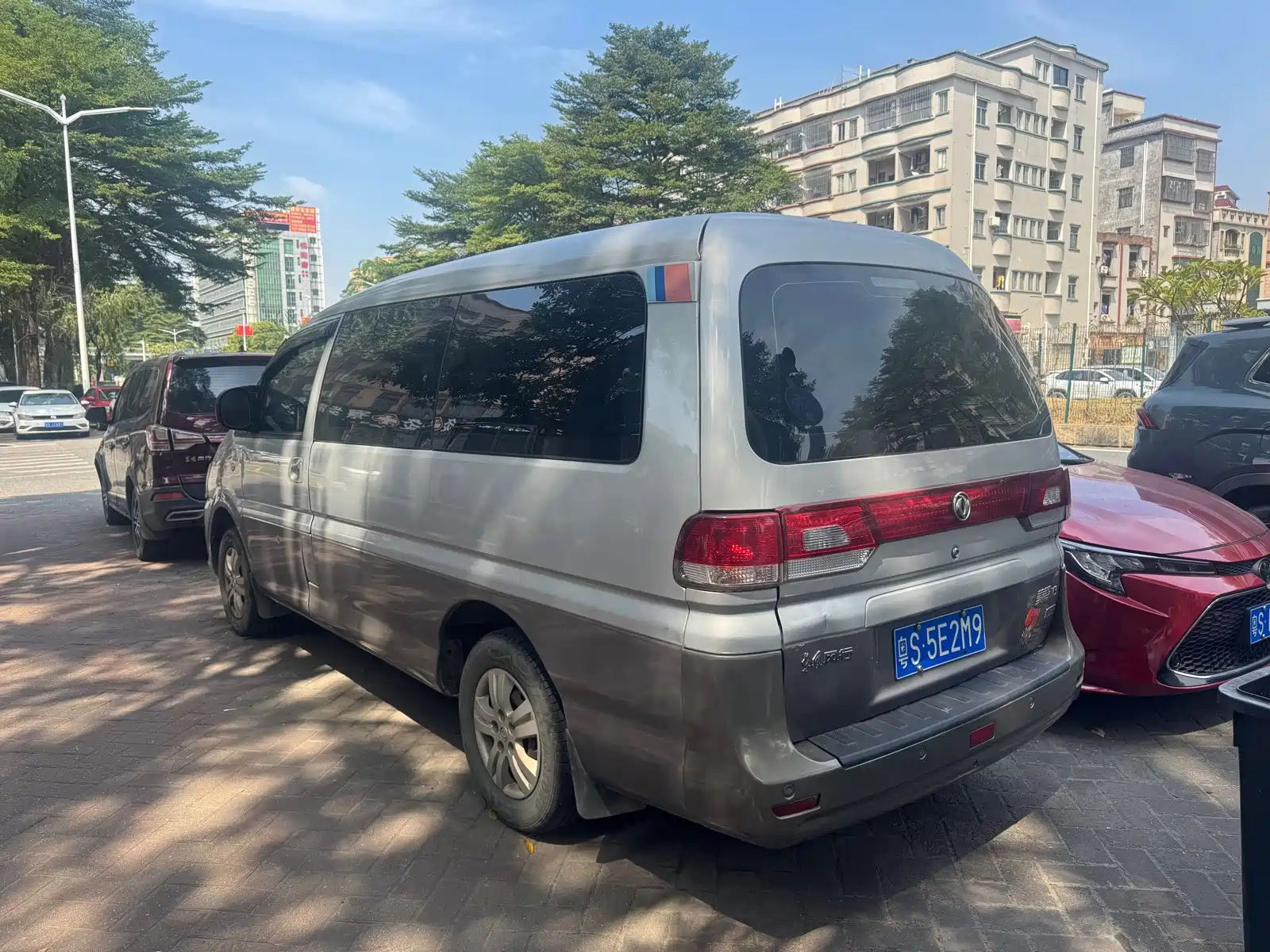 صورة 2 - Dongfeng Fengxing Lingzhi