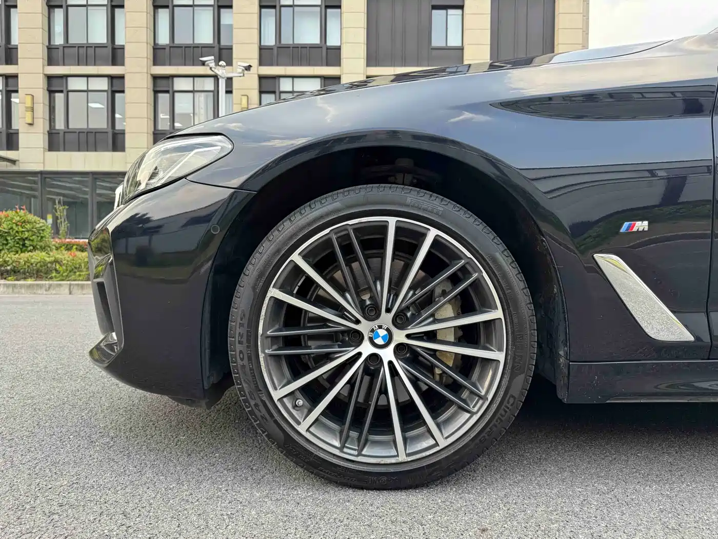 BMW 5 Series 2023 530Li Leading M Sport Package фото 14
