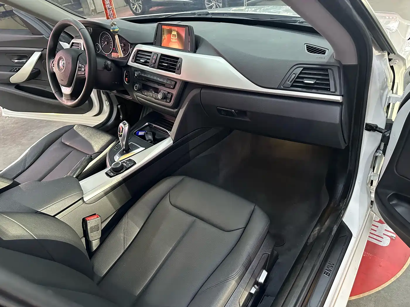 BMW 3 Series GT 2013 Model 320i Leading фото 8