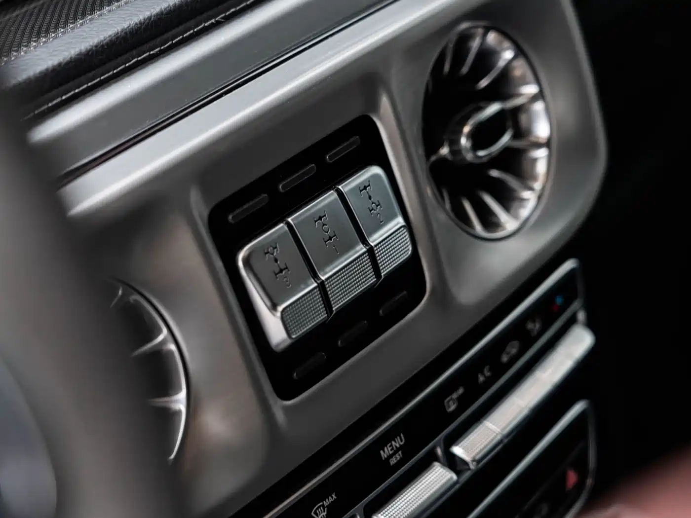 Mercedes-Benz G-Class 2024 G 500 фото 26