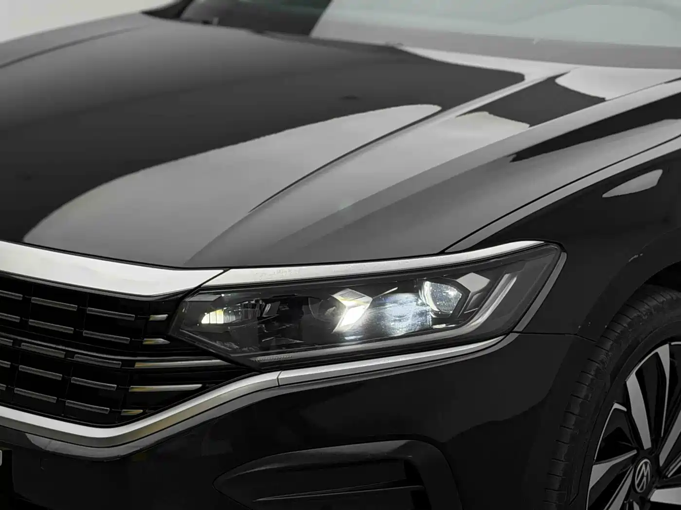 Volkswagen Passat 2024 380TSI Elite Edition фото 11