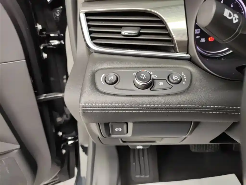 Buick LaCrosse 2022 652T Luxury фото 24