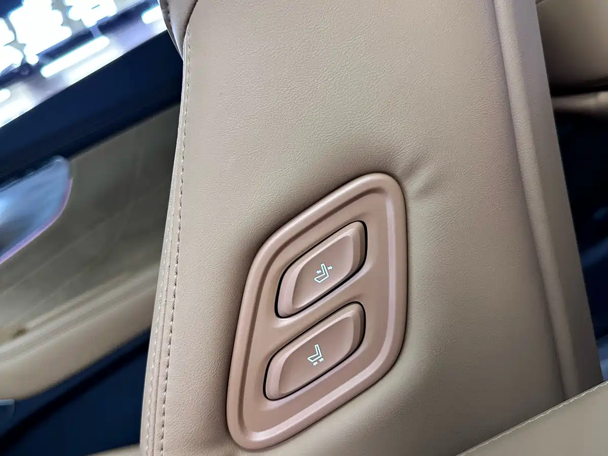 Photo 37 - GAC Trumpchi GS8