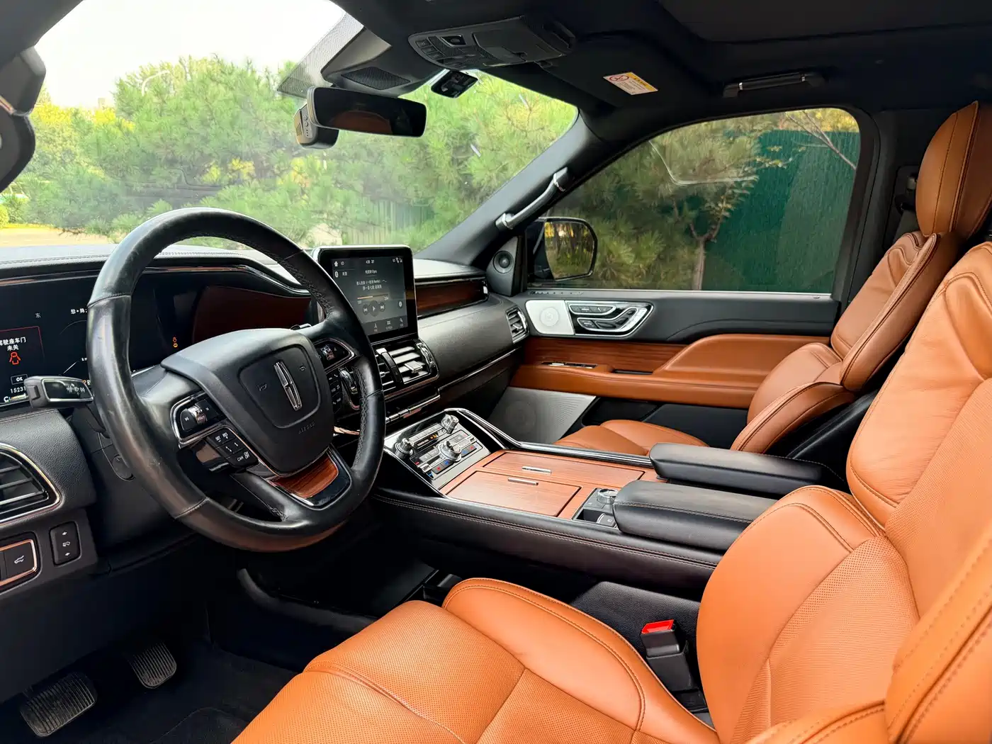 Фото 7 - Lincoln Navigator