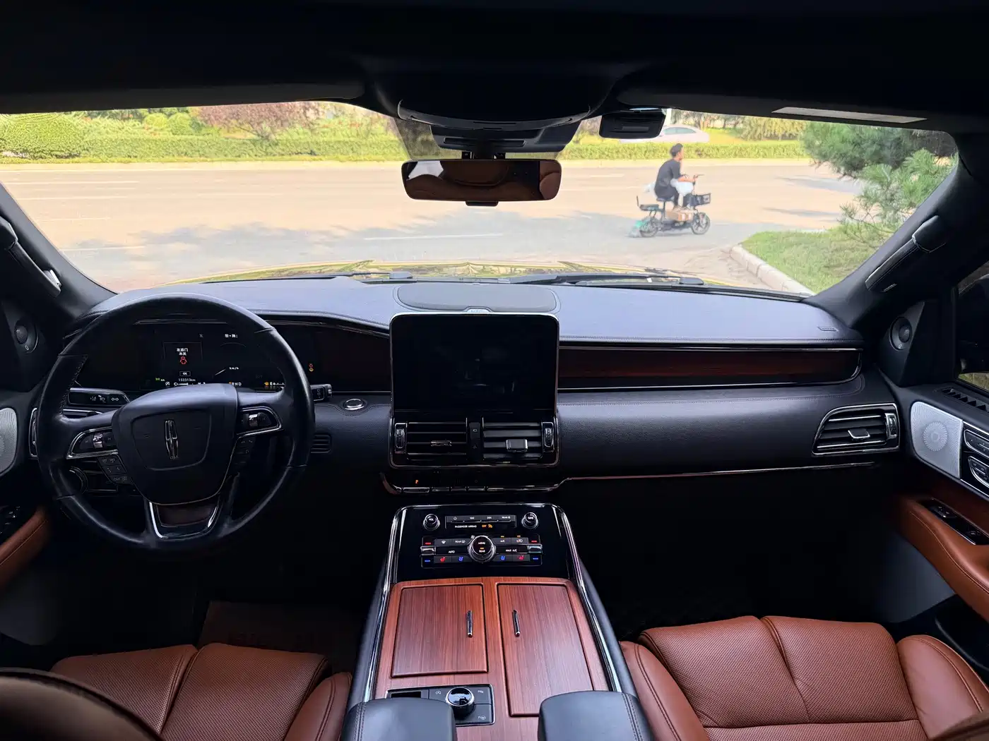Фото 9 - Lincoln Navigator