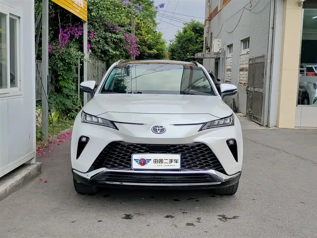 Toyota Venza 2022 2.0L CVT 2WD Luxury фото 2