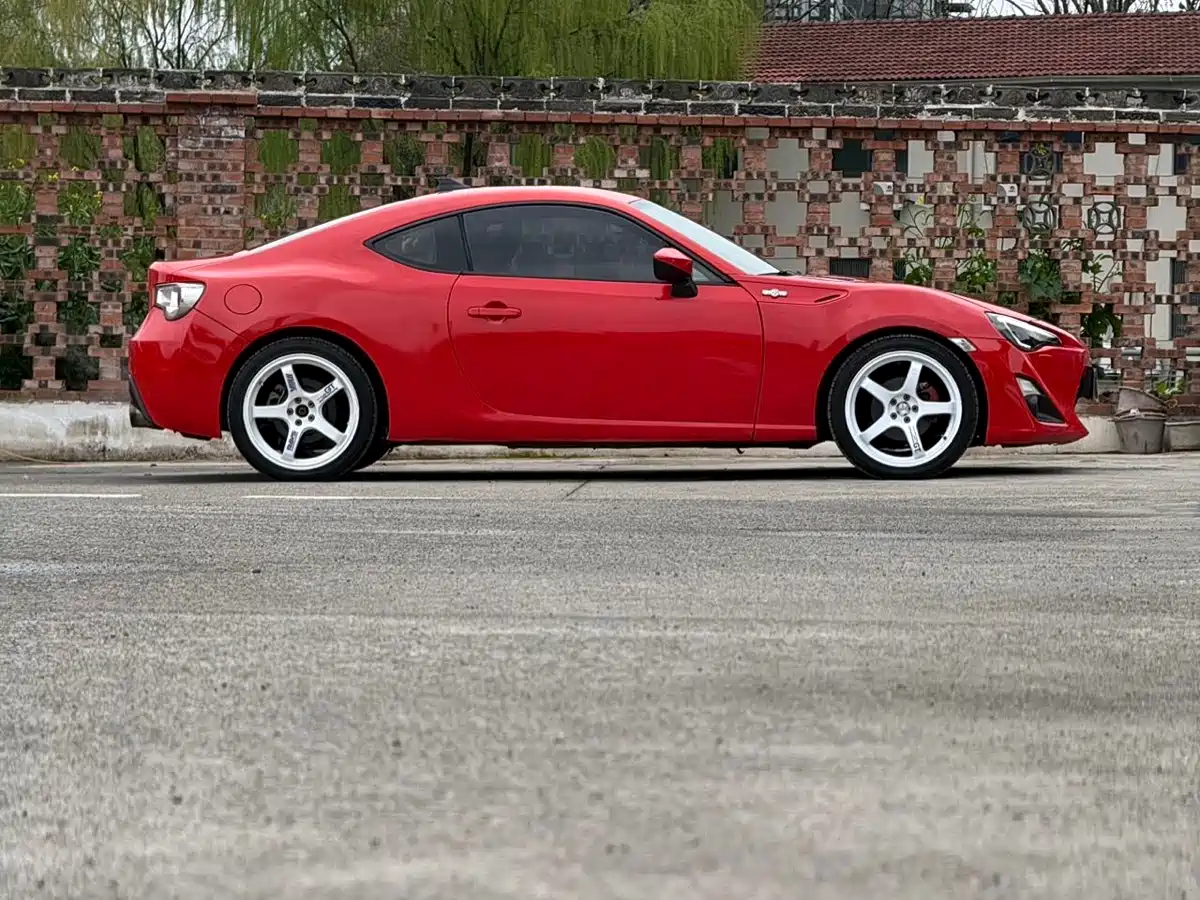 Toyota 86 2013 2.0L Automatic Luxury фото 3