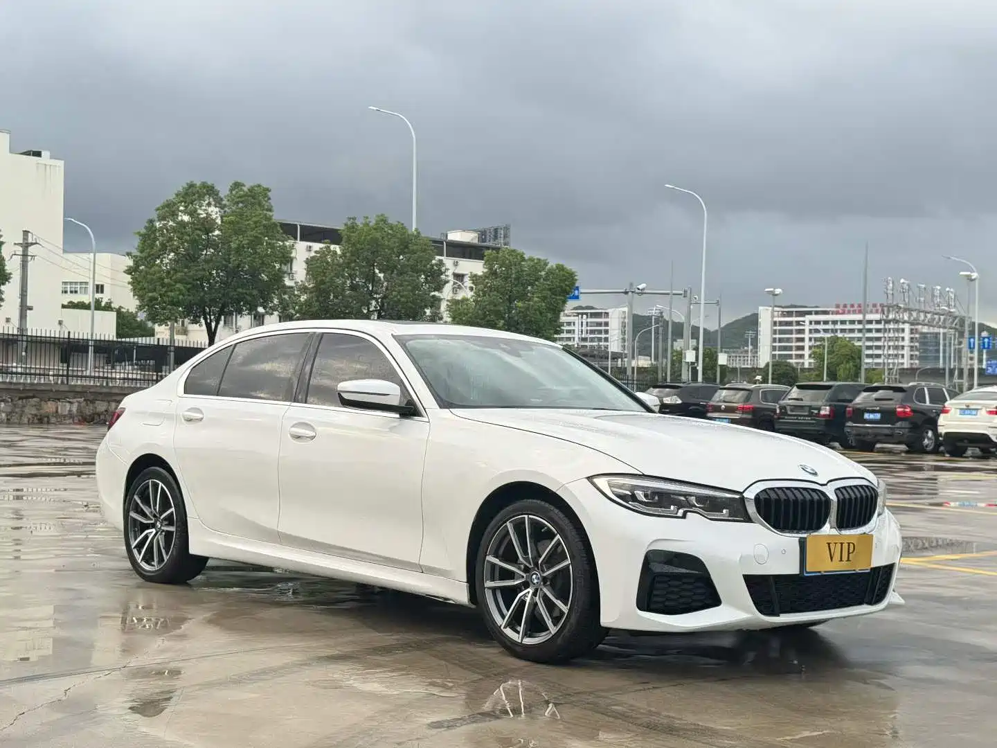 Photo 2 - BMW 3 Series