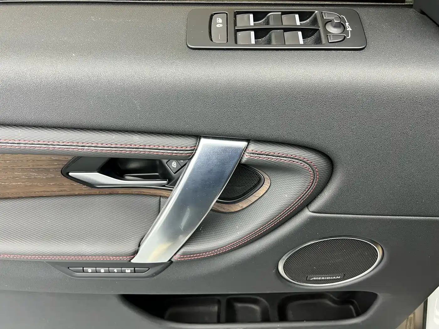 Land Rover Discovery Sport 2022 Model Facelift 249PS R-Dynamic SE Performance Tech Edition 5-seater фото 5