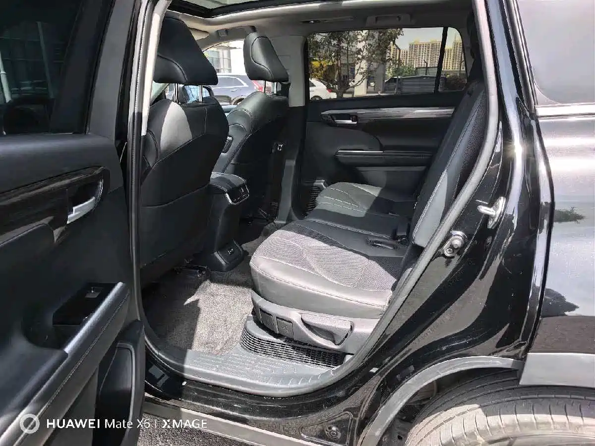 Toyota Highlander 2024 2.5L Smart Hybrid 4WD Premium 7-seater фото 16