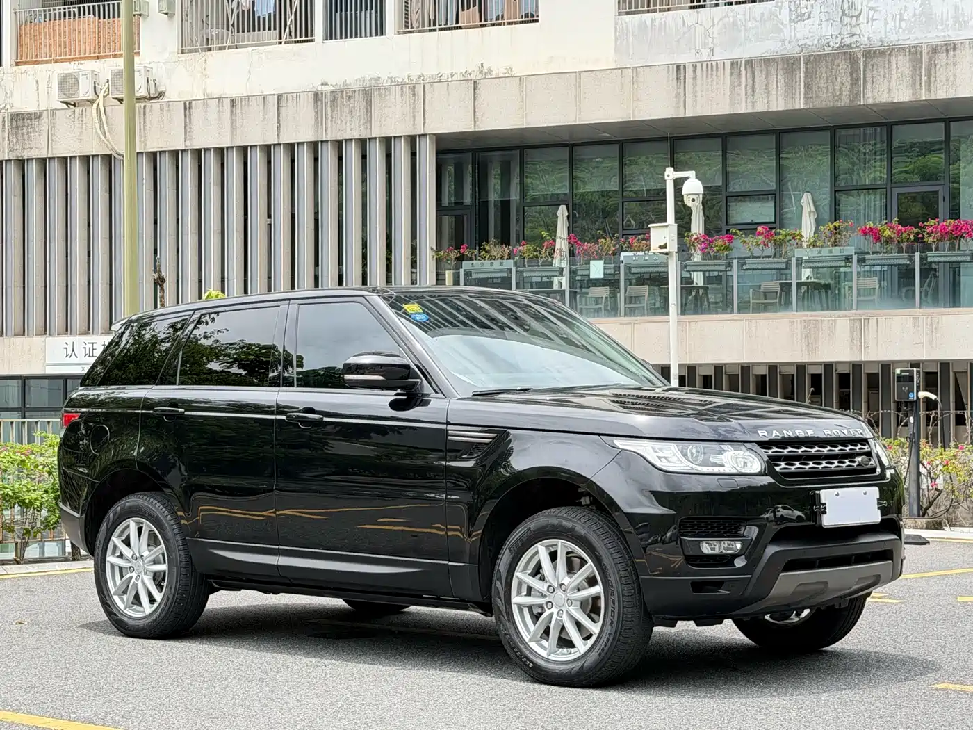 Land Rover Range Rover Sport 2017 3.0 SC V6 SE фото 3