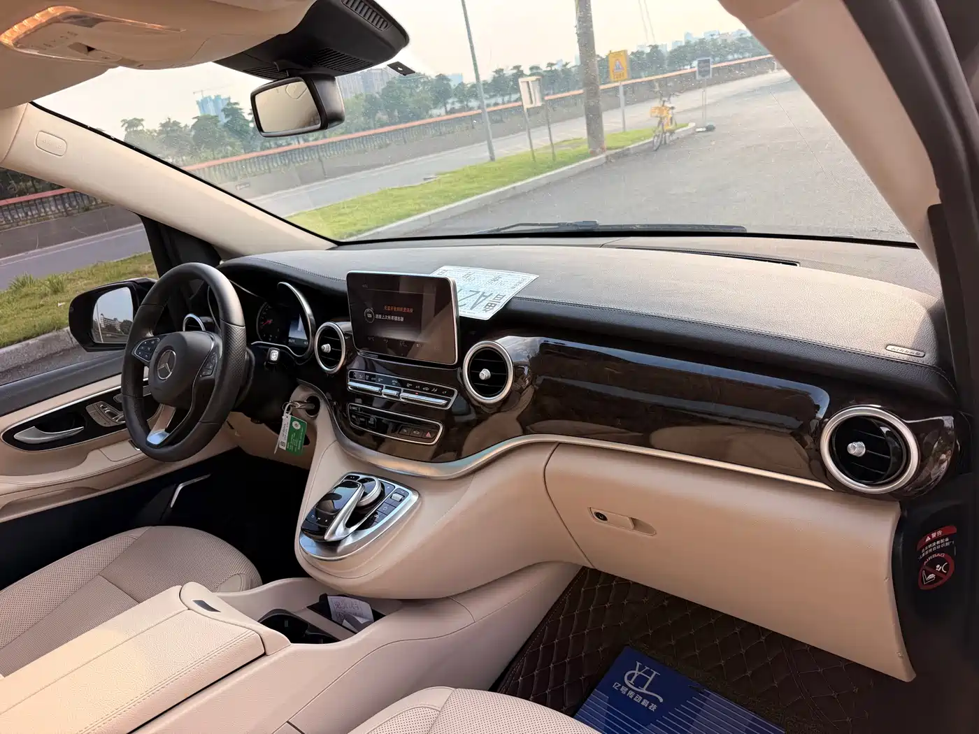 Mercedes-Benz V-Class 2018 V 260 L Premium Long Wheelbase Edition China VI фото 26