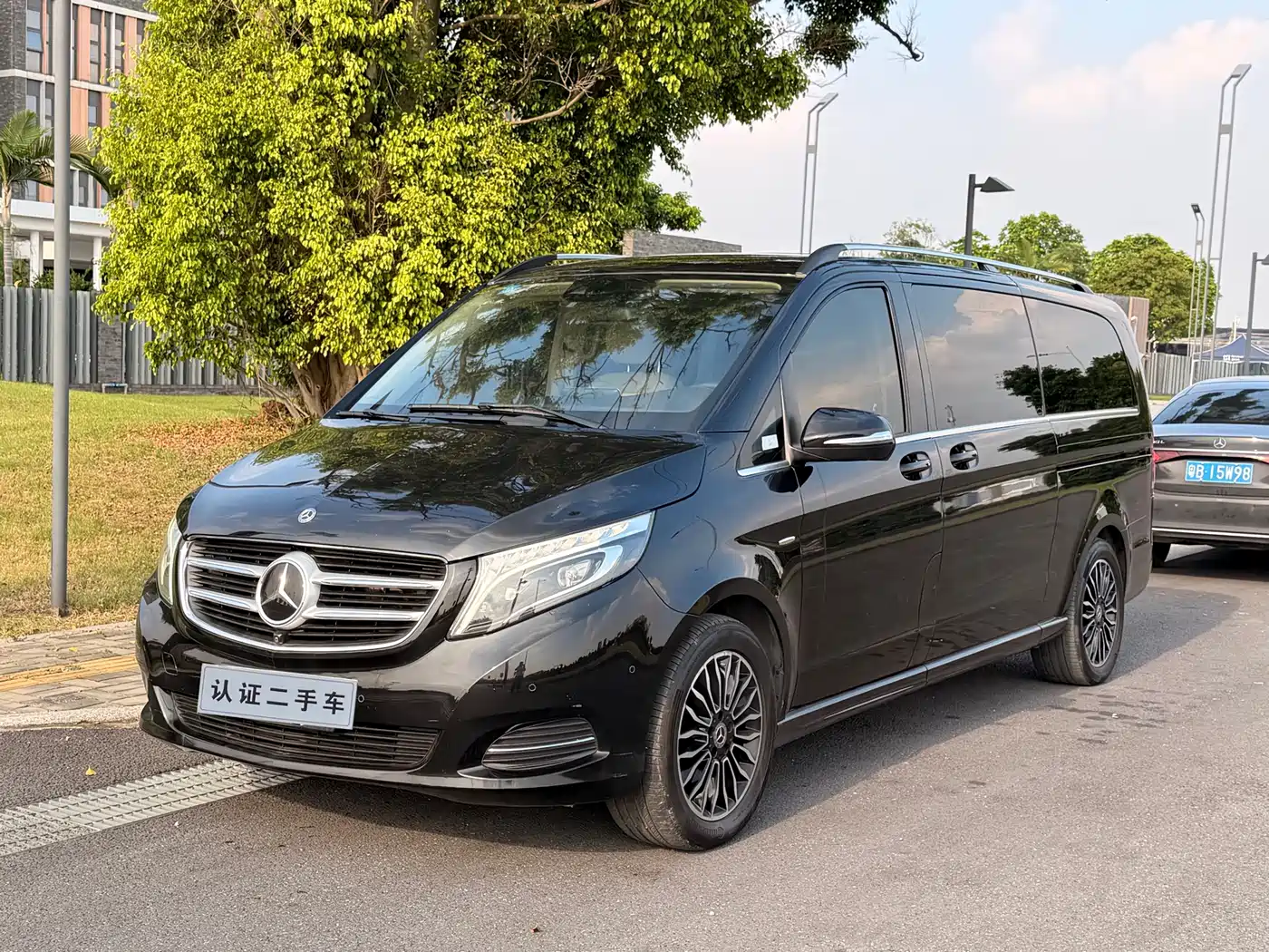 Mercedes-Benz V-Class 2018 V 260 L Premium Long Wheelbase Edition China VI