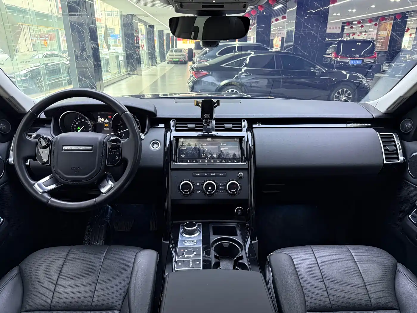 Land Rover Discovery 2019 2.0T SE фото 8