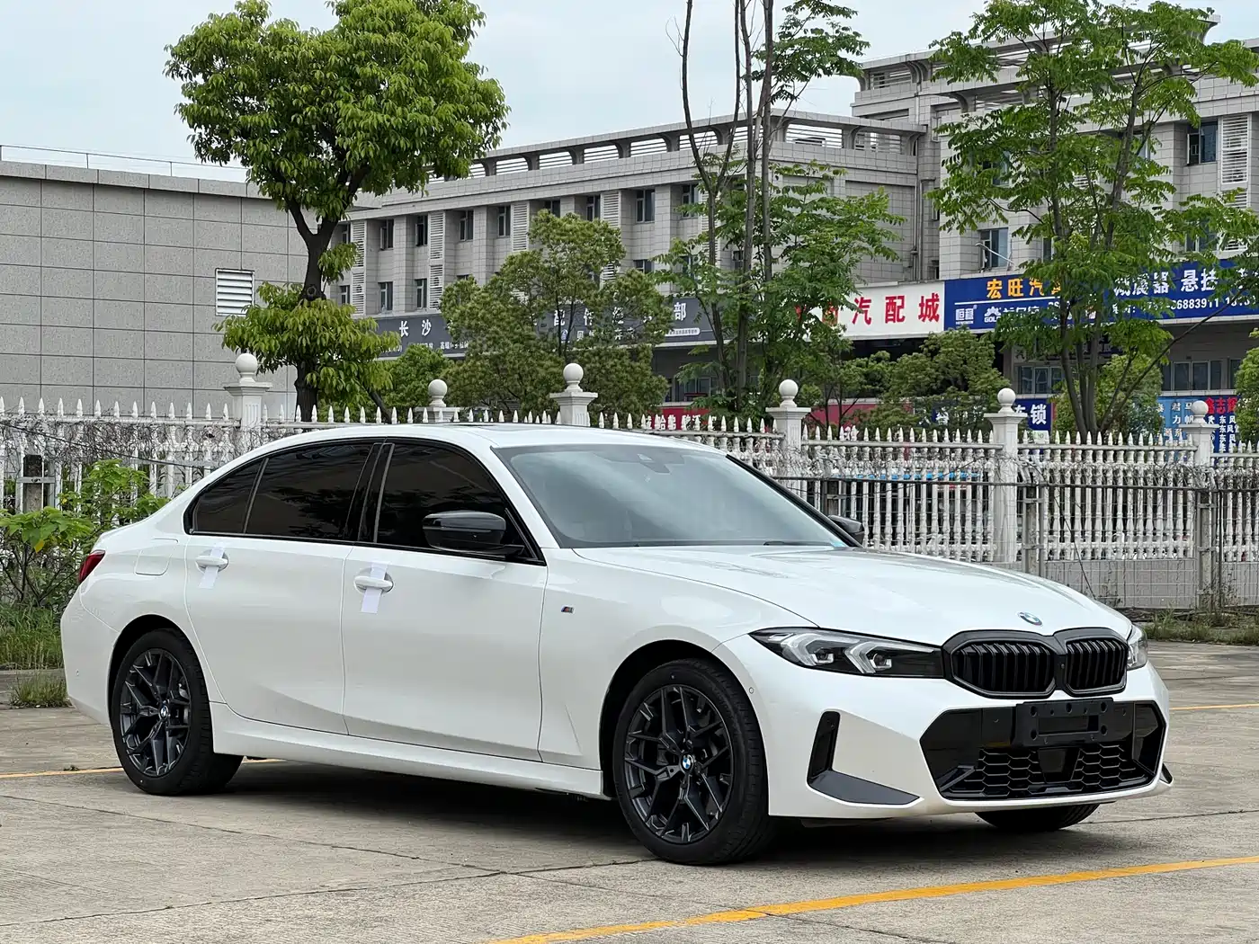 BMW 3 Series 2025 330Li M Sport Night Edition фото 3