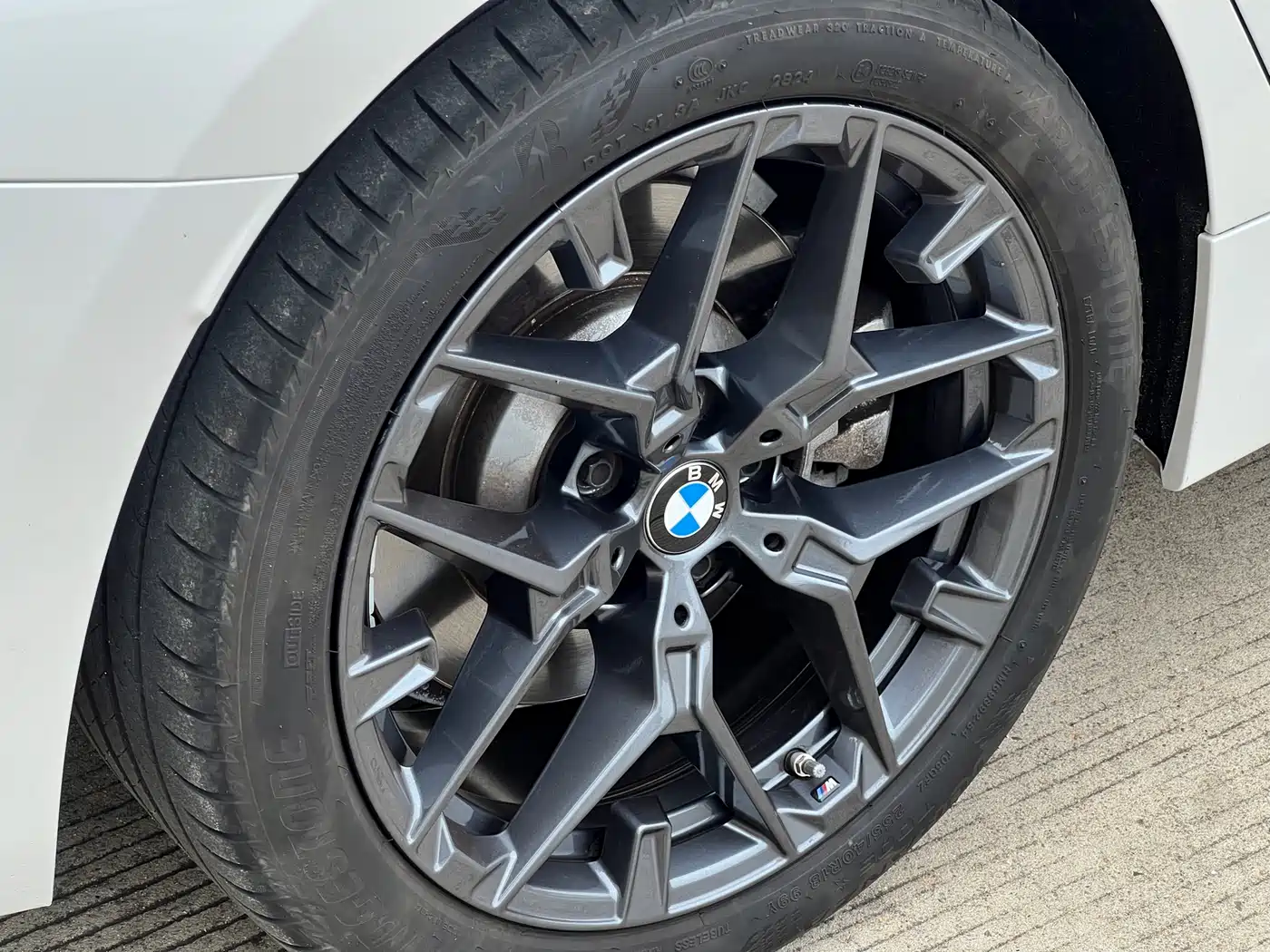 BMW 3 Series 2025 330Li M Sport Night Edition фото 9