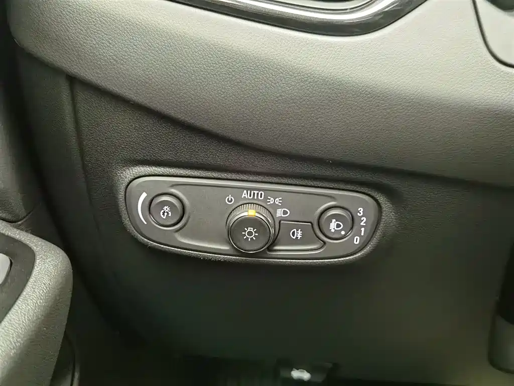 Chevrolet Equinox 2021 535T Yujie Edition фото 21