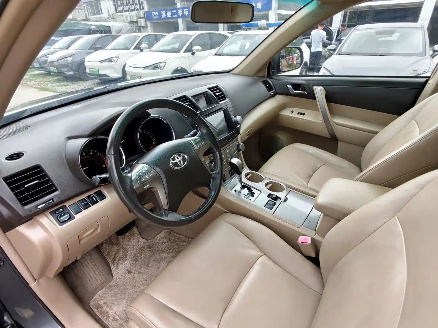 Toyota Highlander 2011 2.7L 2WD 7-seat Luxury фото 34