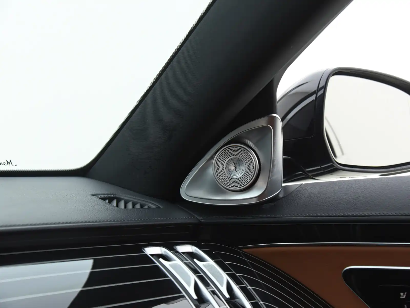 Photo 15 - Mercedes-Benz S-Class