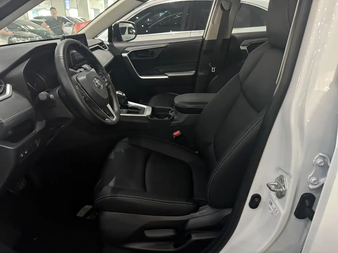 Toyota RAV4 Rongfang 2021 2.0L CVT 2WD Urban фото 7