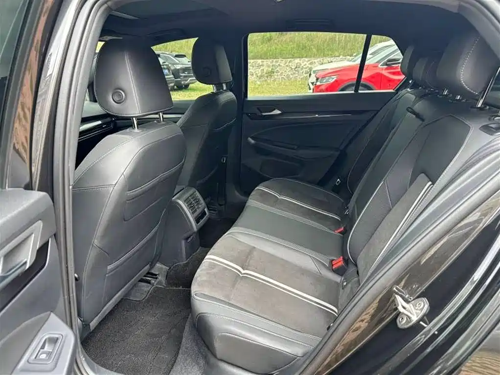 Volkswagen Golf 2021 280TSI DSG R-Line фото 9