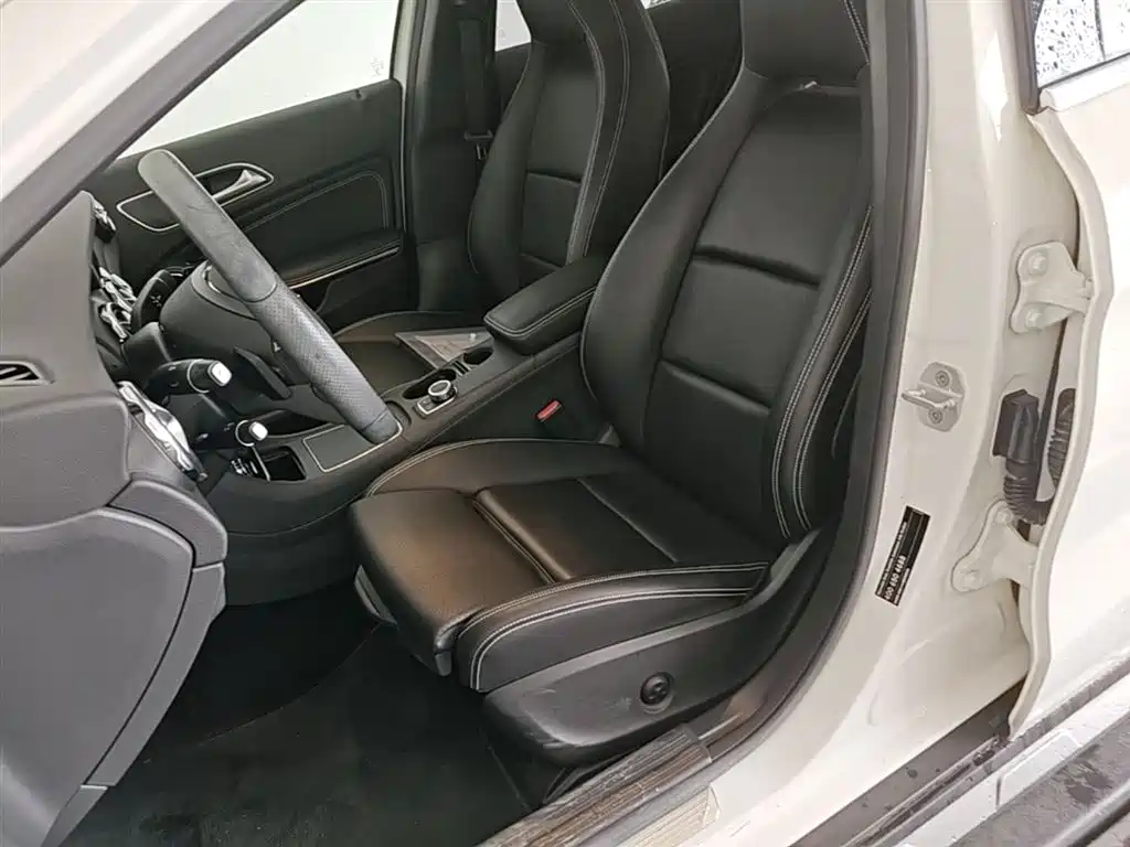Mercedes-Benz GLA 2017 GLA 200 Dynamic фото 22