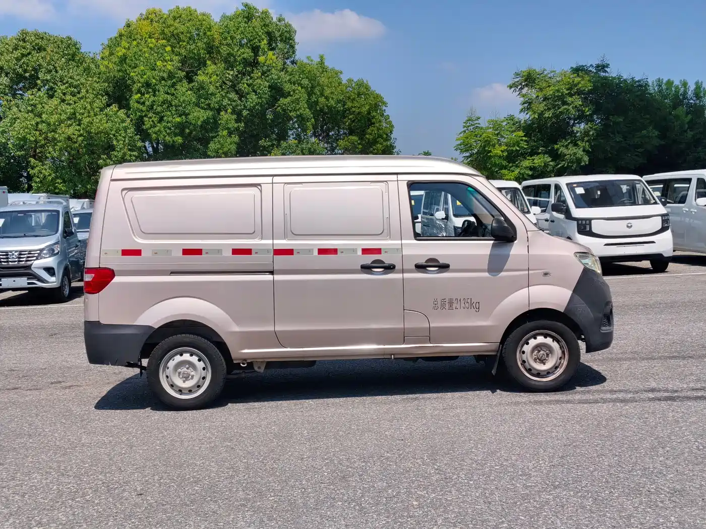 SRM Xinyuan Xinyuan New Sea Lion X30L 2024 2024 Model 1.5L CNG Premium Panel Van 2/5 Seats Front AC Version SWCC15M