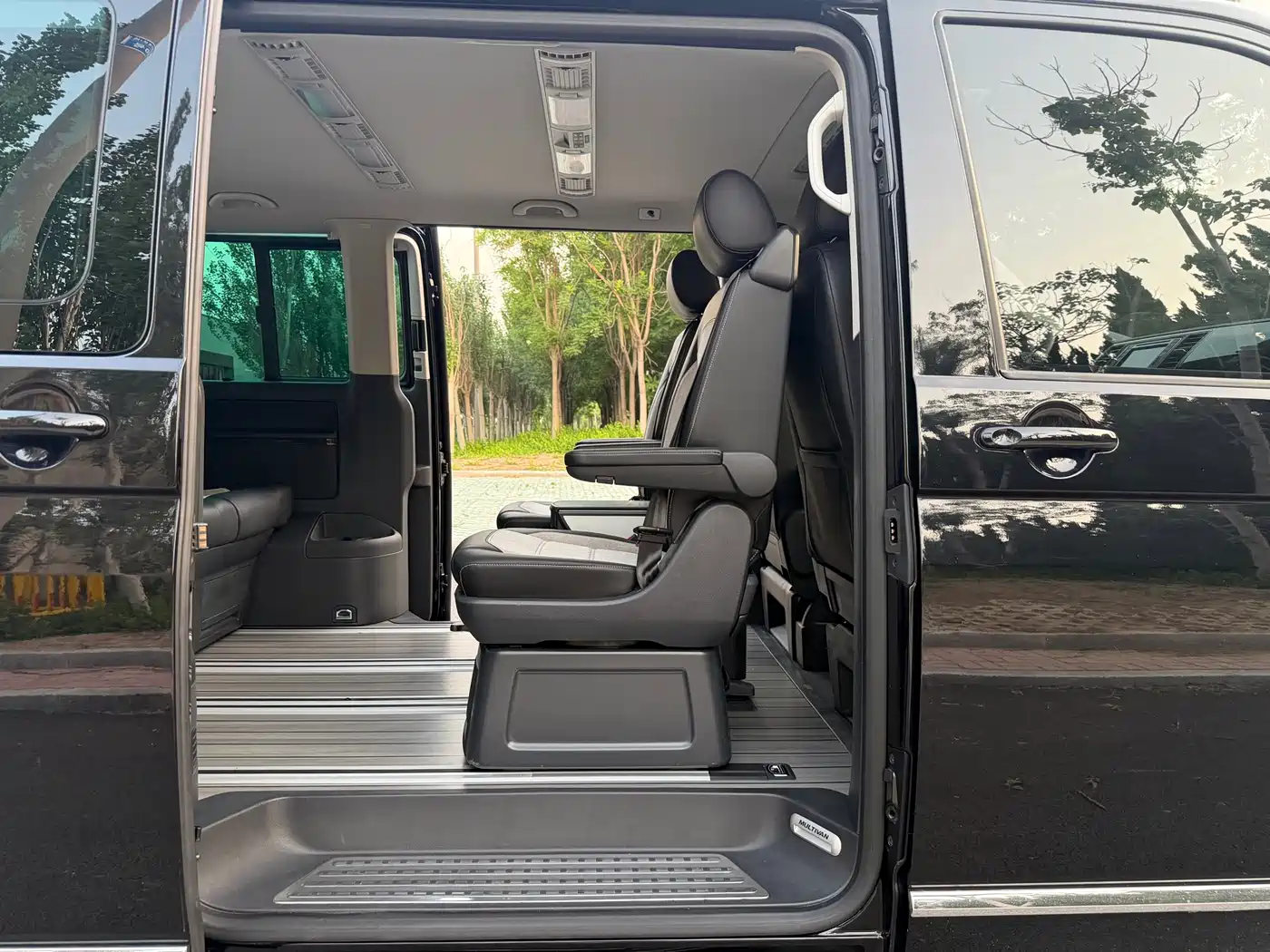 Volkswagen Multivan 2019 2.0TSI 4WD Premium 7-seater фото 19
