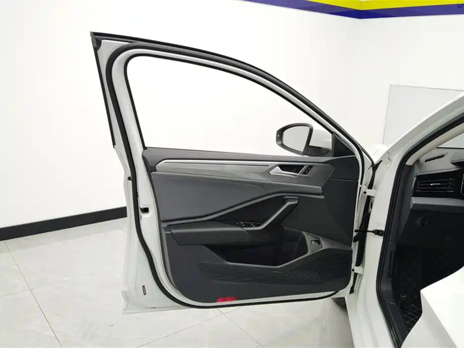 Volkswagen Sagitar 2024 300TSI DSG Flying Edition фото 7