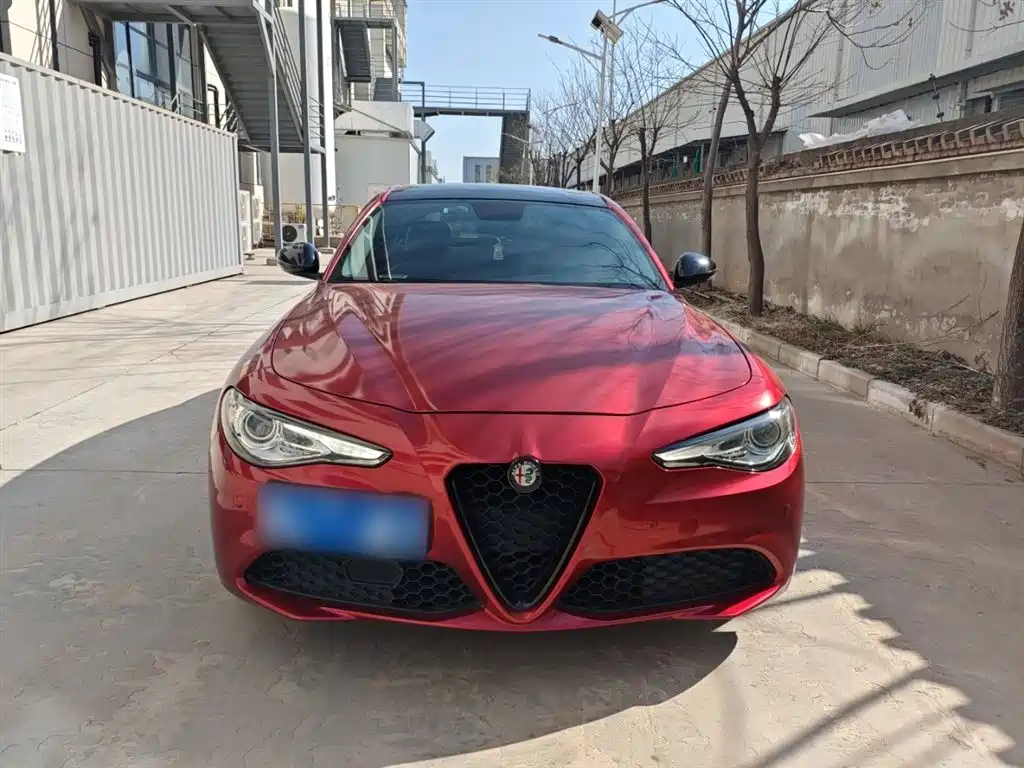Alfa Romeo Giulia 2018 2017 2.0T 280HP Luxury Edition