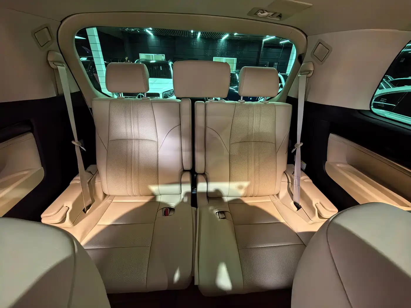 Toyota Vellfire 2021 Crown Hybrid 2.5L HV Premium Edition фото 10
