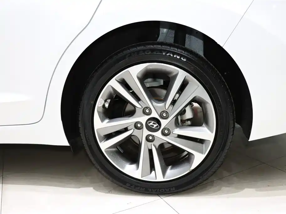 Hyundai Elantra 2016 Model 1.6L Automatic Smart Elite фото 20