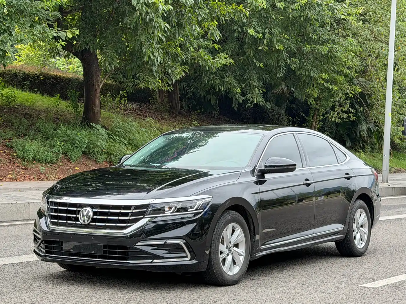 Photo 1 - Volkswagen Passat