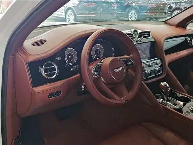 Bentley Bentayga 2024 4.0T V8 Long Wheelbase фото 6