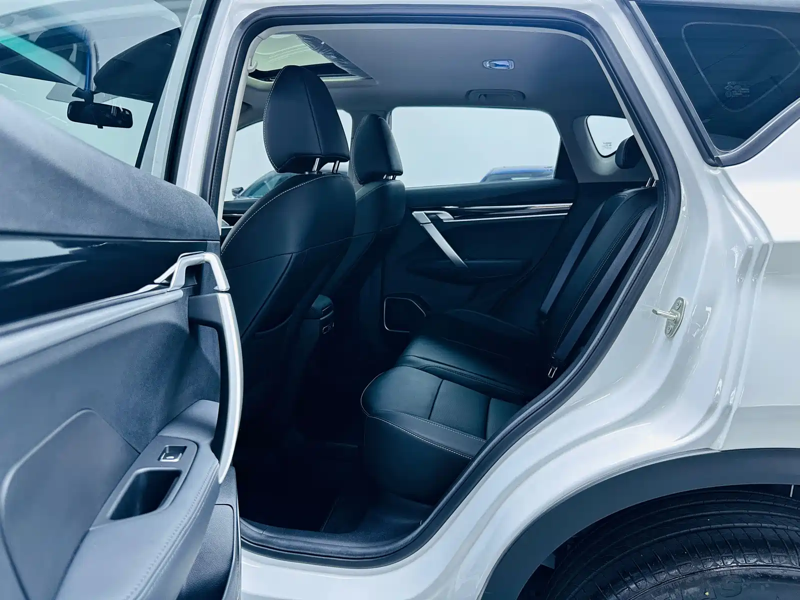 Фото 9 - Geely Coolray