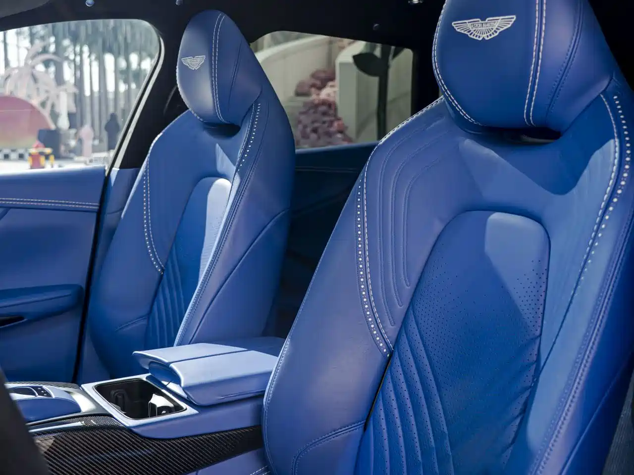 Aston Martin DBX 2021 4.0T V8 Realm of Simplicity фото 8