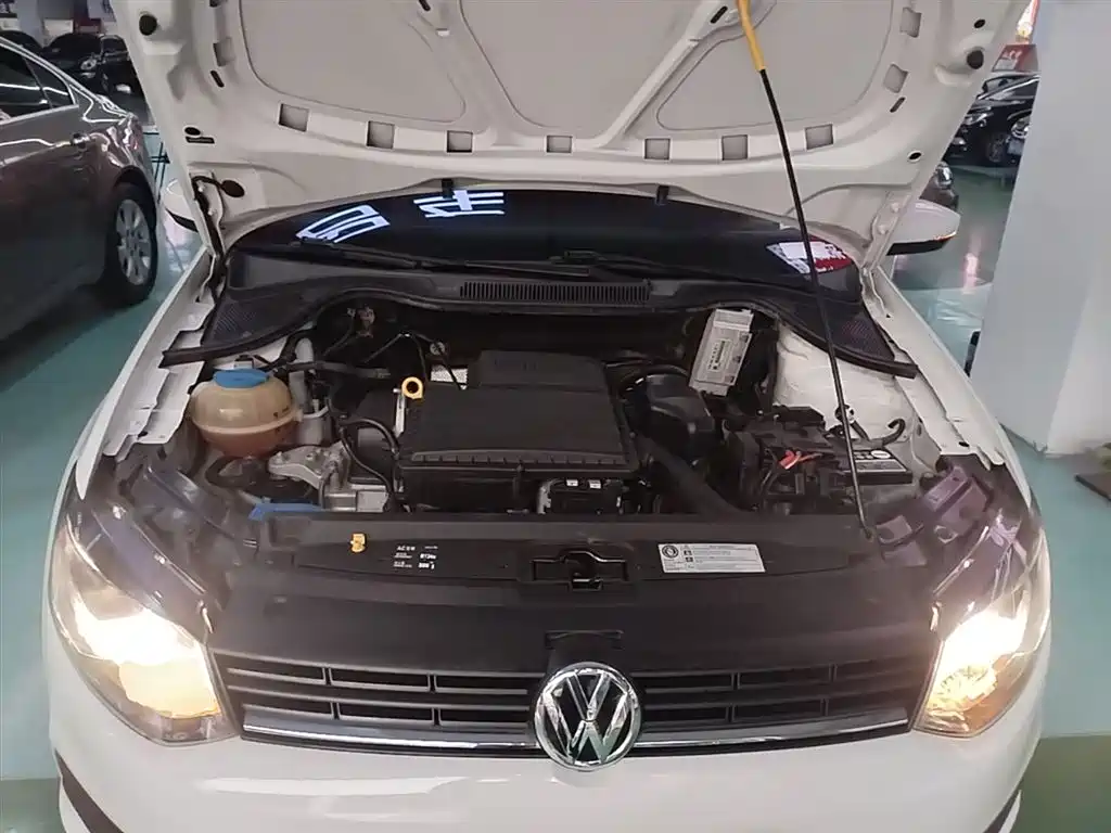 Volkswagen Polo 2016 1.4L Automatic Trend фото 20