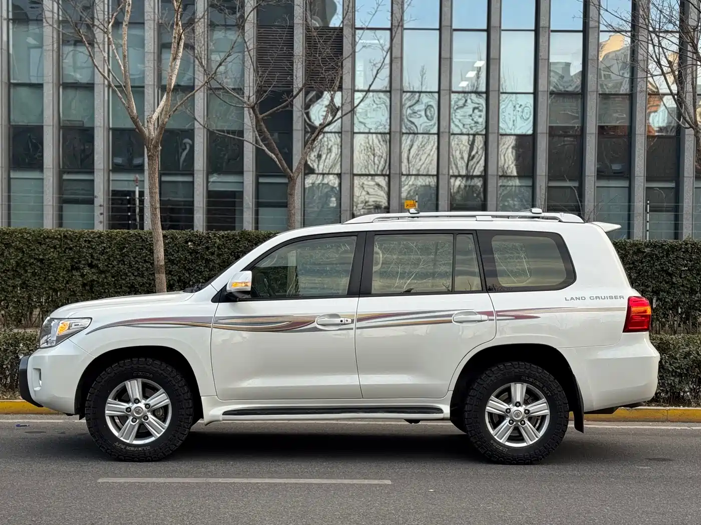 Toyota Land Cruiser (Import) 2015 4.0L V6 Middle East Low Configuration Edition фото 3