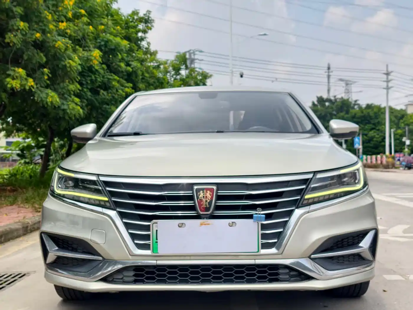 Roewe i6 New Energy 2018 2017 45T Hybrid Connected Smart Premium Edition
