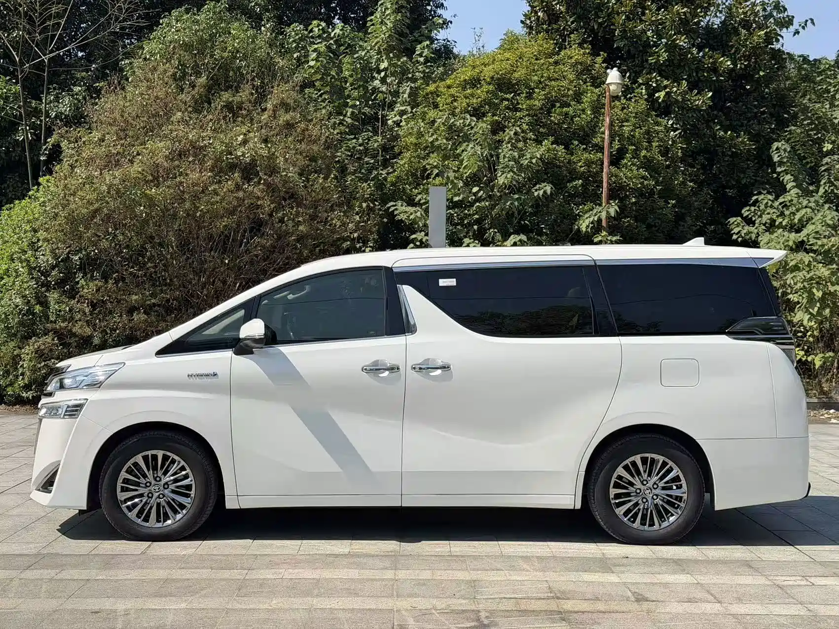 Фото 4 - Toyota Vellfire